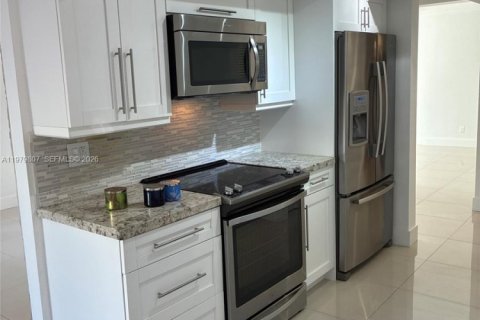 Condo in Miami, Florida, 3 bedrooms  № 2049909 - photo 9