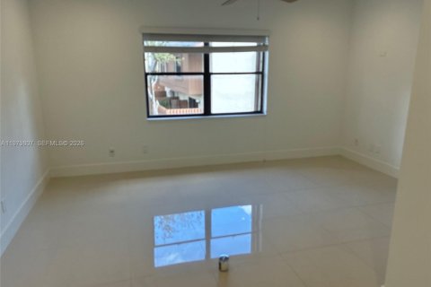 Condo in Miami, Florida, 3 bedrooms  № 2049909 - photo 18