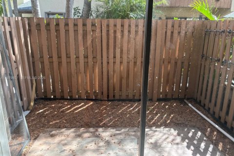 Condo in Miami, Florida, 3 bedrooms  № 2049909 - photo 29