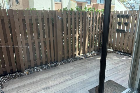 Condo in Miami, Florida, 3 bedrooms  № 2049909 - photo 30