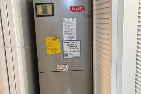 Condo in Miami, Florida, 3 bedrooms  № 2049909 - photo 25