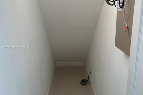 Condo in Miami, Florida, 3 bedrooms  № 2049909 - photo 28