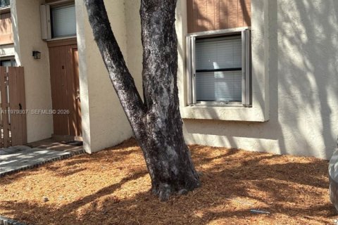 Condo in Miami, Florida, 3 bedrooms  № 2049909