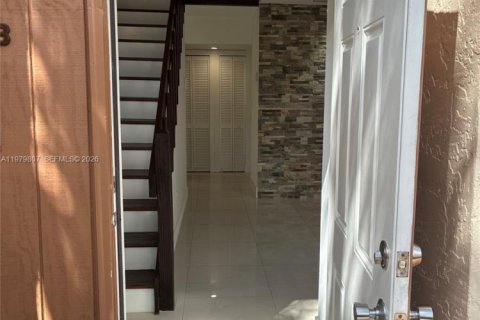 Condo in Miami, Florida, 3 bedrooms  № 2049909 - photo 3