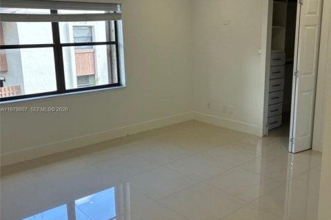 Condo in Miami, Florida, 3 bedrooms  № 2049909 - photo 19