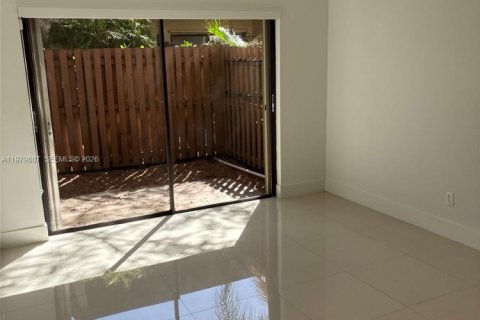 Condo in Miami, Florida, 3 bedrooms  № 2049909 - photo 13