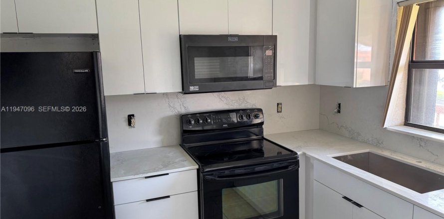 Apartment in Hialeah, Florida 2 bedrooms, 71.53 sq.m. № 2003256