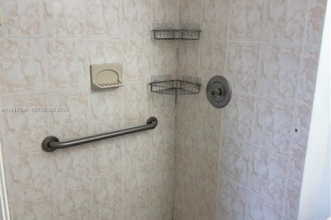 Apartment in Hialeah, Florida 2 bedrooms, 71.53 sq.m. № 2003256 - photo 6