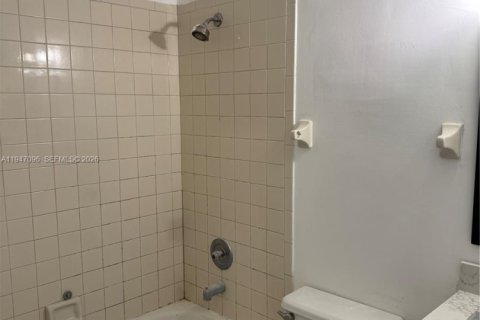 Apartment in Hialeah, Florida 2 bedrooms, 71.53 sq.m. № 2003256 - photo 4