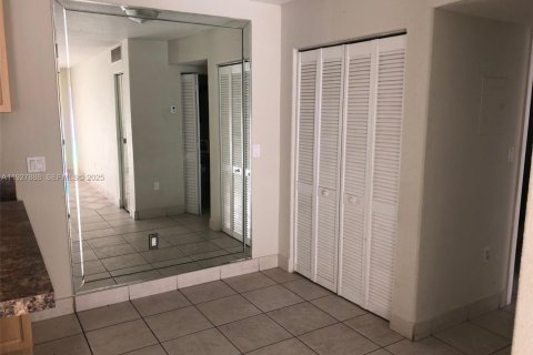 Copropriété à louer à Miami, Floride: 1 chambre, 65.87 m2 № 2193590 - photo 7