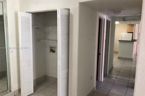 Copropriété à louer à Miami, Floride: 1 chambre, 65.87 m2 № 2193590 - photo 9
