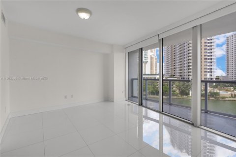 Condominio en venta en Miami, Florida, 2 dormitorios, 129.13 m2 № 1955606 - foto 4
