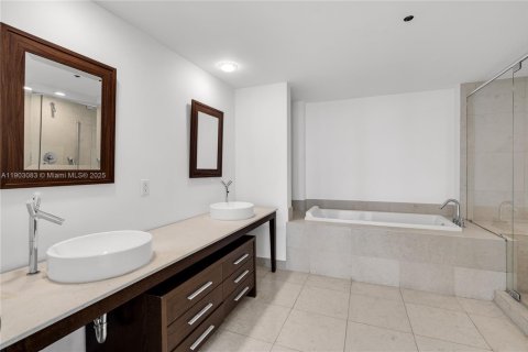 Condominio en venta en Miami, Florida, 2 dormitorios, 129.13 m2 № 1955606 - foto 20