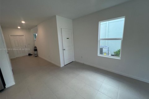 Casa en alquiler en Port St. Lucie, Florida, 6 dormitorios, 236.9 m2 № 1976089 - foto 6