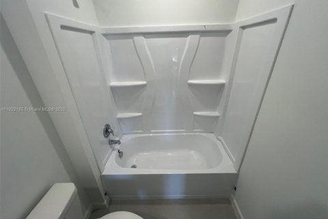 Casa en alquiler en Port St. Lucie, Florida, 6 dormitorios, 236.9 m2 № 1976089 - foto 14