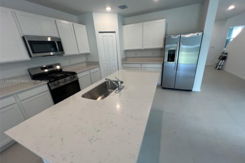 Casa en alquiler en Port St. Lucie, Florida, 6 dormitorios, 236.9 m2 № 1976089 - foto 3