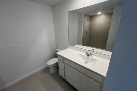 Casa en alquiler en Port St. Lucie, Florida, 6 dormitorios, 236.9 m2 № 1976089 - foto 9