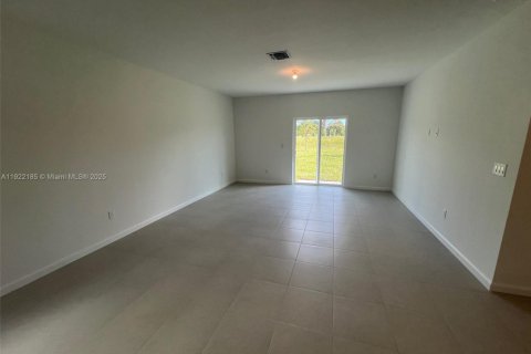 Casa en alquiler en Port St. Lucie, Florida, 6 dormitorios, 236.9 m2 № 1976089 - foto 4