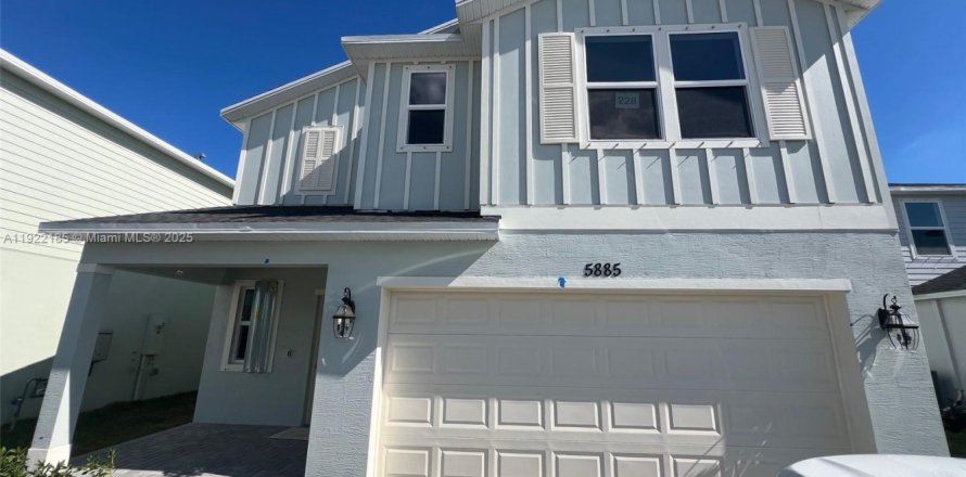 Casa en Port St. Lucie, Florida 6 dormitorios, 236.9 m2 № 1976089