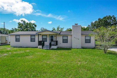 House in Lake Wales, Florida 2 bedrooms, 138.8 sq.m. № 1883488 - photo 1