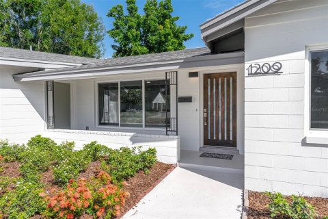 House in Orlando, Florida 3 bedrooms, 171.87 sq.m. № 1883962 - photo 2