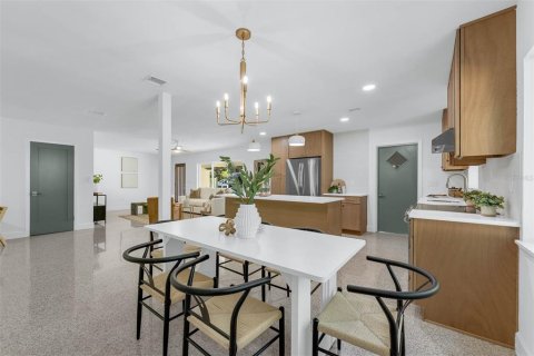 House in Orlando, Florida 3 bedrooms, 171.87 sq.m. № 1883962 - photo 9
