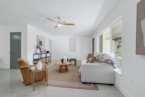 House in Orlando, Florida 3 bedrooms, 171.87 sq.m. № 1883962 - photo 5
