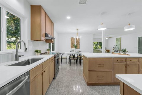 House in Orlando, Florida 3 bedrooms, 171.87 sq.m. № 1883962 - photo 7