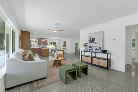 House in Orlando, Florida 3 bedrooms, 171.87 sq.m. № 1883962 - photo 4