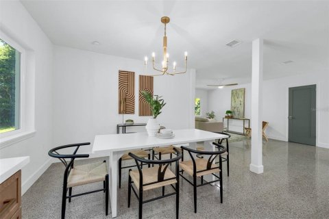 House in Orlando, Florida 3 bedrooms, 171.87 sq.m. № 1883962 - photo 10