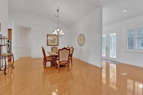 Casa en venta en Naples, Florida, 4 dormitorios, 455.31 m2 № 1878817 - foto 5