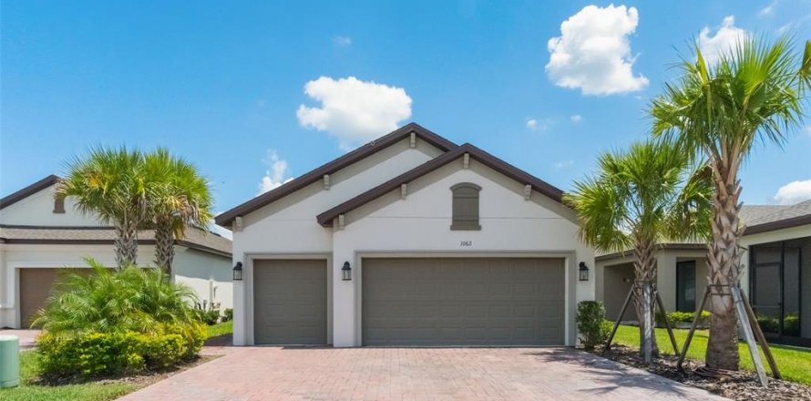 House in Kissimmee, Florida 2 bedrooms, 153.75 sq.m. № 1912202
