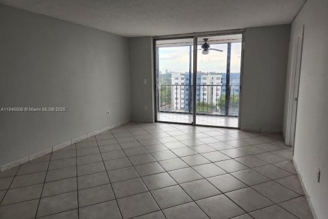 Condominio en venta en Miami, Florida, 2 dormitorios, 86.86 m2 № 1845653 - foto 10