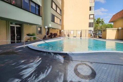 Condominio en venta en Miami, Florida, 2 dormitorios, 86.86 m2 № 1845653 - foto 2