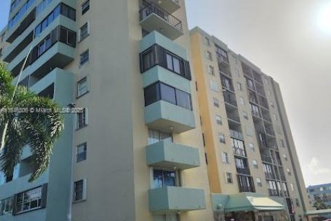 Condominio en venta en Miami, Florida, 2 dormitorios, 86.86 m2 № 1845653 - foto 1