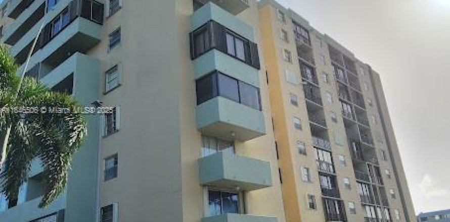 Condominio en Miami, Florida, 2 dormitorios № 1845653