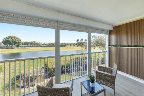 Condo in Pembroke Pines, Florida, 2 bedrooms  № 2025889 - photo 20