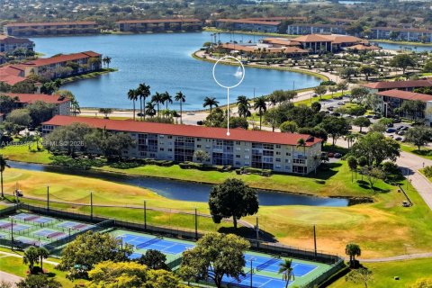 Condo in Pembroke Pines, Florida, 2 bedrooms  № 2025889 - photo 29