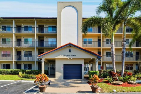 Condo in Pembroke Pines, Florida, 2 bedrooms  № 2025889 - photo 25
