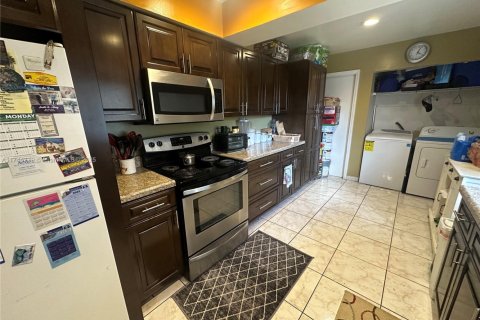 House in Miami, Florida 3 bedrooms, 111.2 sq.m. № 1699173 - photo 4