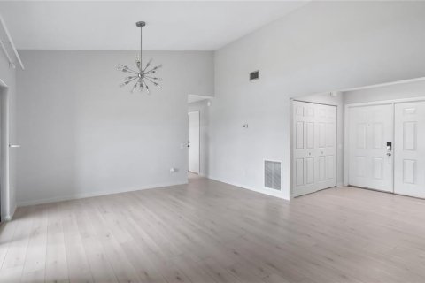House in Orlando, Florida 4 bedrooms, 205.96 sq.m. № 1804707 - photo 6