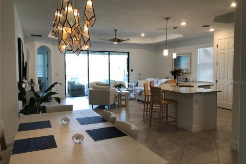 House in LAKEWOOD NATIONAL in Bradenton, Florida 3 bedrooms, 208.66 sq.m. № 1295887 - photo 4
