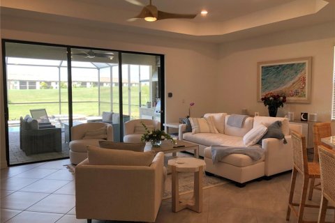 House in LAKEWOOD NATIONAL in Bradenton, Florida 3 bedrooms, 208.66 sq.m. № 1295887 - photo 6