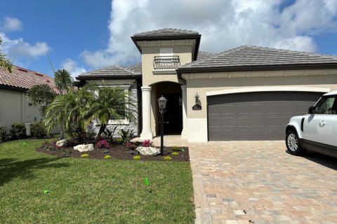 House in LAKEWOOD NATIONAL in Bradenton, Florida 3 bedrooms, 208.66 sq.m. № 1295887 - photo 1