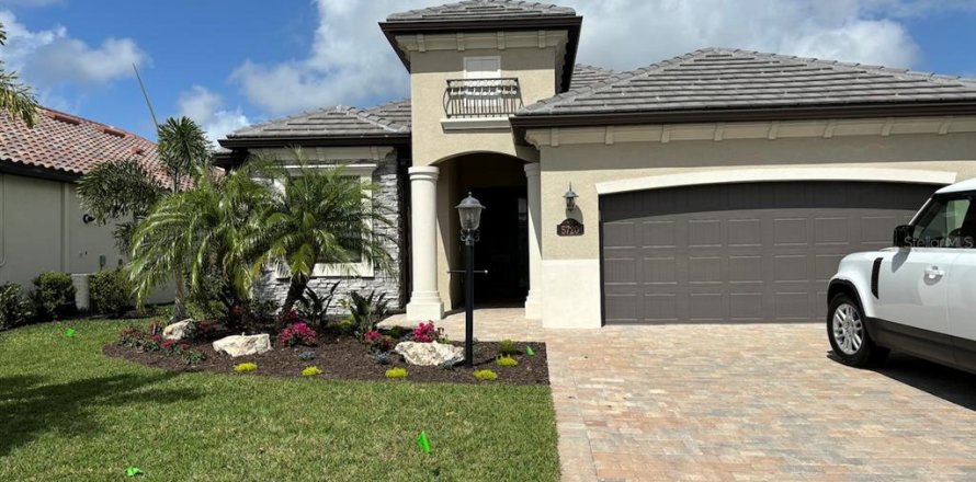 House in LAKEWOOD NATIONAL in Bradenton, Florida 3 bedrooms, 208.66 sq.m. № 1295887