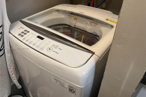 Condominio en venta en Miami, Florida, 2 dormitorios, 102.19 m2 № 2034550 - foto 10