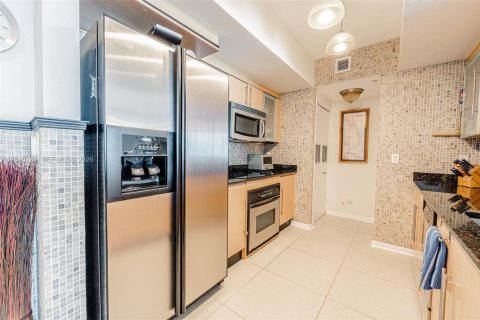 Купить кондоминиум в Майами, Флорида 2 спальни, 113.99м2, № 2145911 - фото 6
