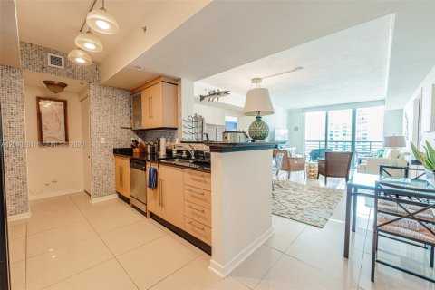 Купить кондоминиум в Майами, Флорида 2 спальни, 113.99м2, № 2145911 - фото 8