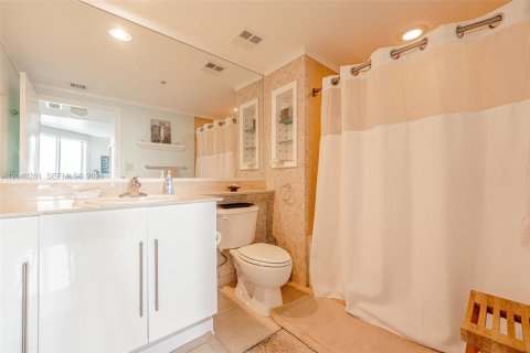 Купить кондоминиум в Майами, Флорида 2 спальни, 113.99м2, № 2145911 - фото 16