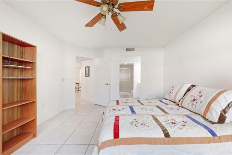 Copropriété à vendre à Pembroke Pines, Floride: 2 chambres, 126.72 m2 № 1871780 - photo 18